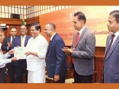 Sunday Observer journalist Benzie Roche who completed 51 years of uninterrupted service at Lake House being recognised with a special memoir by Transport, Highways and Mass Media Minister Dr. Bandula Gunawardana. Chairman Prof. Harendra Kariyawasam, Director Editorial Sisira Paranathanthri, Director Finance Dr. Sunil Jayantha Navaratne, Director Legal and Administration Janaka Ranatunga, Director Operations Manjula Makumbura and ANCL General Manager Sumith Kotalawala were present.